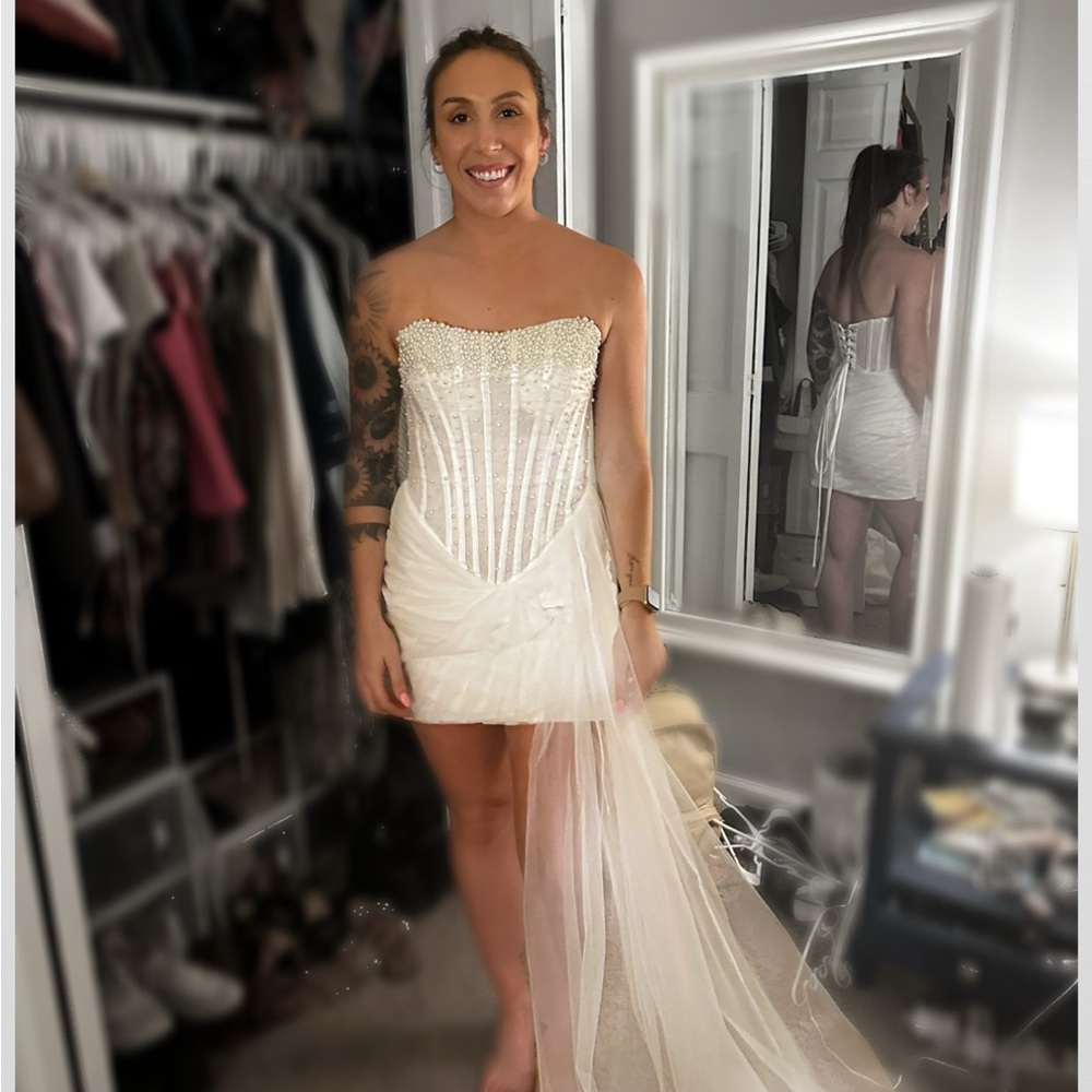 Elegant White Strapless Dress with Train